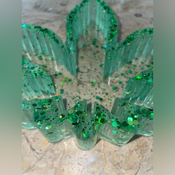 Pot Leaf Resin Ashtray Handcrafted | Home Decor - Picture 6 of 11